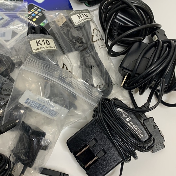 Bundle Verizon Cell Phone Chargers Earphones Car Chargers Motorola AC Adapters - Picture 6 of 11